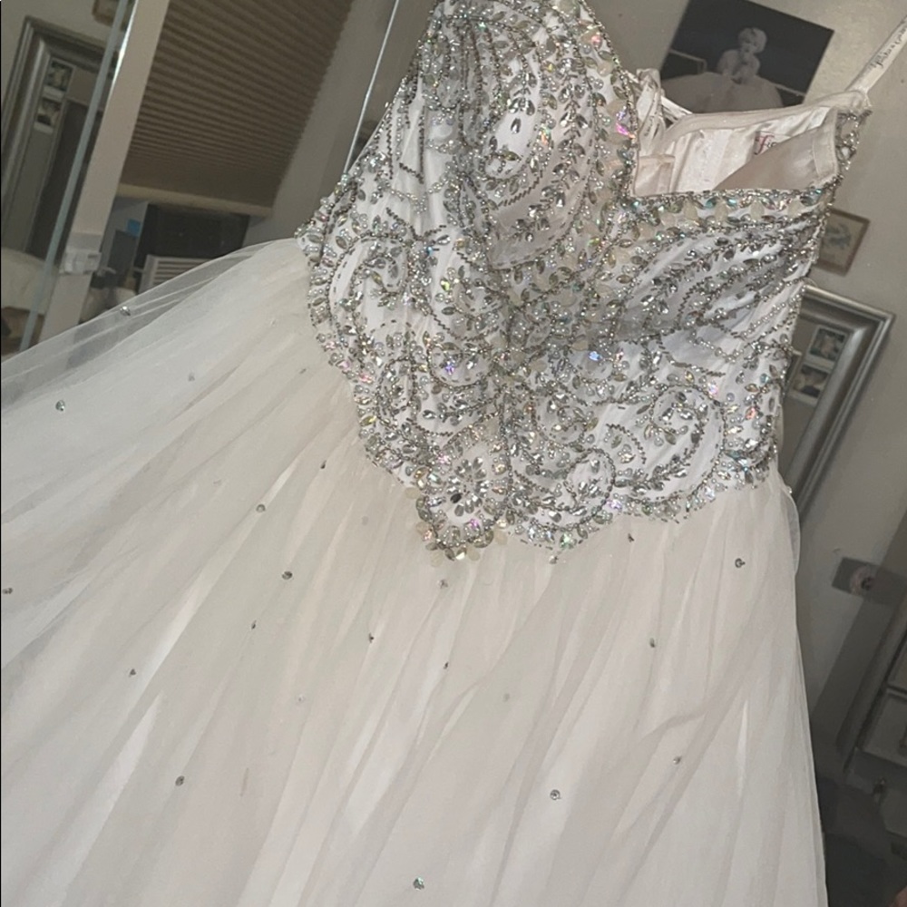 Special occasions gown 🤍